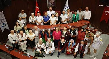 İzmit Belediye Başkanı Hürriyet, pişmaniye festivali için kente gelen bando ve halk dansları grup liderlerini ağırladı