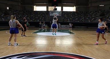 İzmit Belediyespor Kadın Basketbol Takımı'nın gözü şampiyonlukta