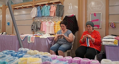 Kadınların el emeği ürünleri, Tepebaşı Belediyesi Hanımeli Sokağı'nda