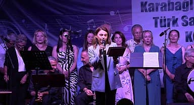 Karabağlar Belediyesi TSM Korosu'ndan renkli konser