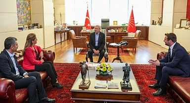 Kemal Kılıçdaroğlu, CHP Genel Merkezi’nde DİSK Genel Başkanı Arzu Çerkezoğlu ile bir araya geldi