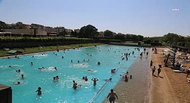 Kentpark'ın yapay plajı 22 Haziran'dan bugüne kadar 22 binden fazla misafiri ağırladı