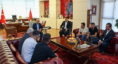 Kılıçdaroğlu, 2016’da IŞİD'in şehit ettiği Fethi Şahin’in ailesi ile CHP Genel Merkezi’nde bir araya geldi