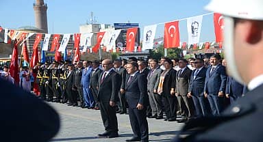Kırşehir Belediye Başkanı Ekicioğlu, Zafer Bayramı törenlerine katıldı