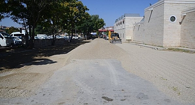 Kırşehir Belediyesi, Ahi Külliyesi ve Zanaatkarlar Çarşısı çevresinde düzenleme çalışmalarına devam ediyor