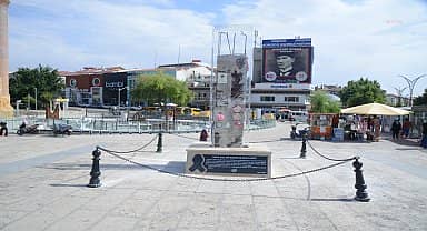 Kırşehir Belediyesi, Cacabey Meydanı'na yerleştirilen Deprem Anıtı'nı yarın açıyor