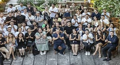 Konak Belediye Başkanı Batur, gençlerin sorularını yanıtladı: "Biz gençlere güveniyoruz, Türkiye'mizi hep birlikte aydınlık yarınlara kavuşturacağız"