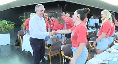 Konyaaltı Belediye Başkanı Esen, sezon öncesi Kadın Hentbol Takımıyla bir araya geldi