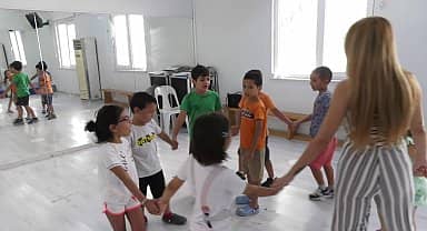 Konyaaltı'nda çocuklar yaz mevsimini ücretsiz kurslarla değerlendiriyor