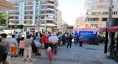 Küçükçekmece'de 30 bin porsiyon aşure dağıtıldı