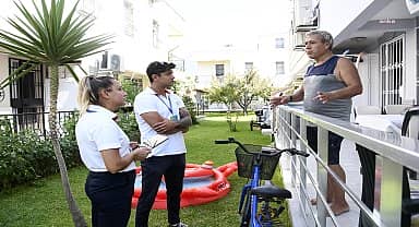 Kuşadası Belediyesi Güvercin Masa, vatandaşı evinde ziyaret ediyor