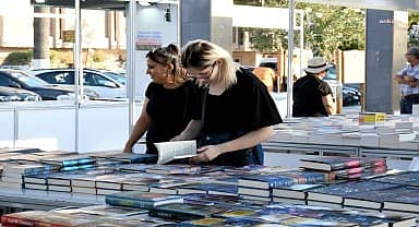 'Kuşadası Kitap Fuarı' yaklaşık 300 bin edebiyatseveri ağırladı