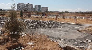 Malatya Bostanbaşı'nda yıkım firmasıyla site sakinleri karşı karşıya: "İstinat duvarının üzerindeki demir bile gitmiş"