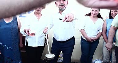 Malatya Güzelbahçe konteyner kentte aşure dağıtıldı