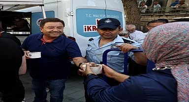 Maltepe'nin 7 noktasında aşure dağıtıldı