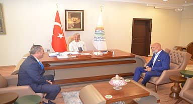 Marmaris Belediye Başkanı Oktay, Finlandiya Parlamento Üyesi Peltokangas ile bir araya geldi 