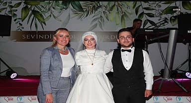 Merkezefendi Belediye Başkanı Doğan, dünya evine giren genç çifti yalnız bırakmadı