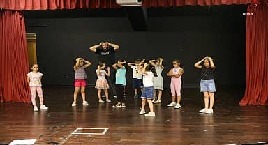 Merkezefendi Belediyesi'nin Yaratıcı Drama Kursu'nda çocuklar yeteneklerini keşfediyor 