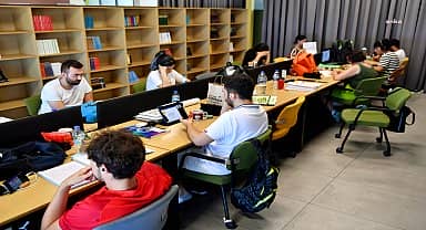 Mersin Büyükşehir Belediyesi Adres Okuma Salonu'na ilgi devam ediyor 