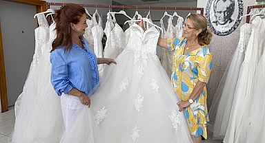 Mersin'den Hatay'a gelinlik ve oyuncak desteği