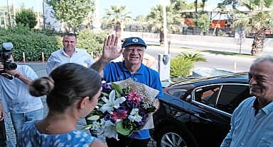 Narlıdere Belediye Başkanı Engin, görevinin başına alkışlarla döndü