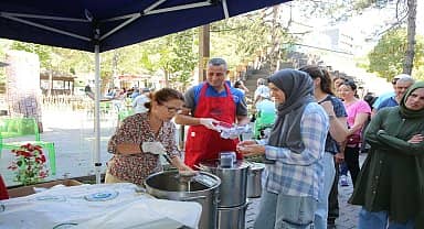 Odunpazarı Belediyesi'nden vatandaşlara aşure ikramı