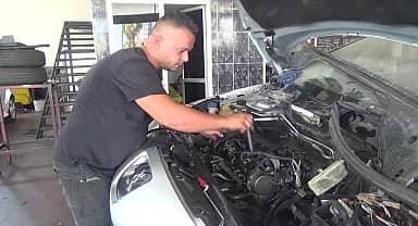 Osmaniyeli oto tamirci: "İnsanlar önceden 7 bin kilometrede yağ bakımını yaptırıyorlardı şimdi 15 binlerde yaptırıyorlar"