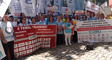 Sağlık çalışanları İzmir'de iş bıraktı