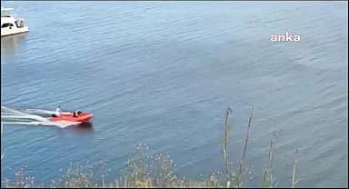 Sinop'ta denizde hareketsiz şekilde bulunan vatandaşa bot üzerinde kalp masajı yapıldı