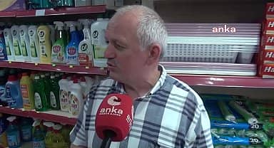 Sinop'ta temizlik ürünleri satan Özmen: "Artık etiket makinesiyle fiyatları yazmak durumunda kalıyoruz. Fiyat değiştirmeye yetişemiyoruz"