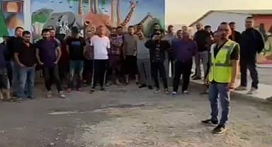 Tanzanya'da çalıştıkları şirketten maaş alamadıklarını söyleyen Türk işçiler eylem yaptı: Paramızı istiyoruz