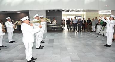 Tekirdağ Büyükşehir Belediye Bandosu'ndan belediye çalışanlarına sürpriz