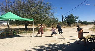 Tepebaşı'nda çocuklar Gezici Kütüphane'yle eğlenirken öğreniyor