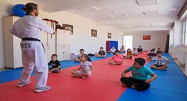 Tepebaşı'nda çocuklar tekvando öğreniyor 