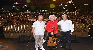 Torbalı'da önce kortej sonra konserle Zafer Bayramı coşkusu