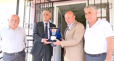 Tunç Soyer, İzmir Büyükşehir Belediyesi'nin Çiğli'deki çevre düzenleme çalışmalarını yerinde inceledi