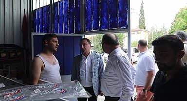 Turgutlu Belediye Başkanı Çetin Akın, yangından zarar gören esnafı ziyaret etti
