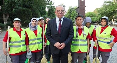 Turgutlu'da sokakların temizliği kadınlara emanet 