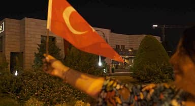 Yenişehir Belediyesi zaferin coşkusunu sokaklara taşıdı