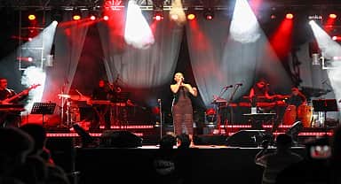 30. Uluslararası Gemlik Zeytini Festivali'nin kapanışını Melike Şahin yaptı