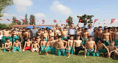 Adana Kozan'da 7. İsmet Atlı Karakucak Güreşleri yapıldı