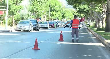 Antalya'da Asat ekipleri yağmur suyu hattı temizliğine başladı. Merkez ilçelerde yer alan ana arterler temizleniyor