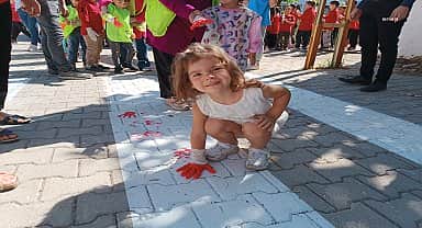 Antalya'da öğrencilerden "trafikte ben de varım" etkinliği 