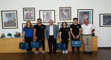 Başkan Selvitopu başarılı sporcuları kutladı