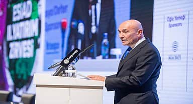 Başkan Soyer, Esiad Yatırım Zirvesi'nde iş dünyasına çağrı yaptı: "Nerede olursanız olun demokrasiyi talep edin"
