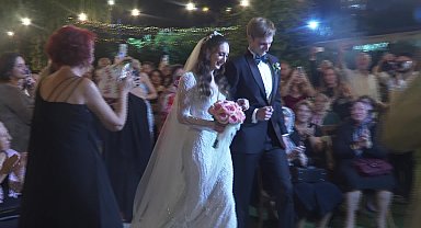 Başkan Soyer Filenin Sultanlarından Ayça Aykaç'ın nikahını kıydı