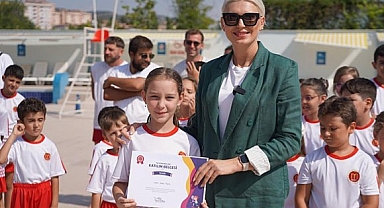 Bilecik Belediyesi Yaz Spor Okulları'nda eğitim alan çocuklar sertifikalarını aldı