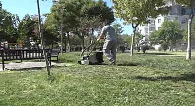 Bornova Belediyesi'nden parklara titiz bakım