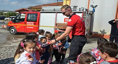 Bozüyük Belediyesi İtfaiye Müdürlüğü 450 minik öğrenciyi misafir etti