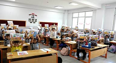 Çerkezköy Belediyesi'nden 5 bin öğrenciye kırtasiye seti